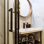 Apartment Bliss - Old Town I Free Street Parking I Balcony