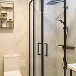 Bliss - Old Town I Free Street Parking I Balcony Apartment Bukarest