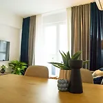 Bliss - Old Town I Free Street Parking I Balcony Apartment Bukarest