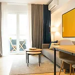 Apartment Bliss - Old Town I Free Street Parking I Balcony