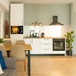 Bliss - Old Town I Free Street Parking I Balcony Apartment