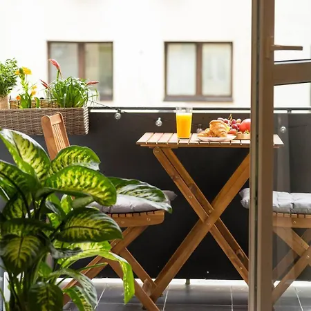 Bliss - Old Town I Free Street Parking I Balcony * Bucharest
