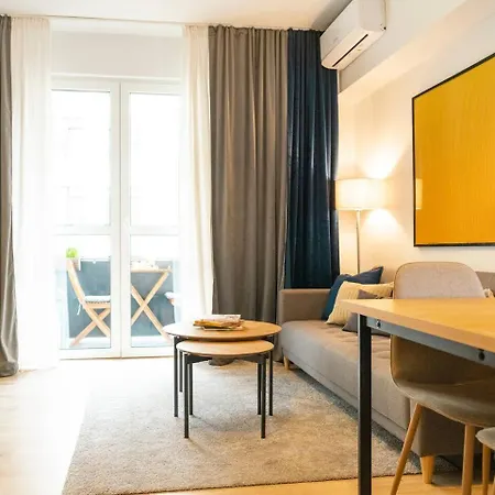 Apartment Bliss - Old Town I Free Street Parking I Balcony
